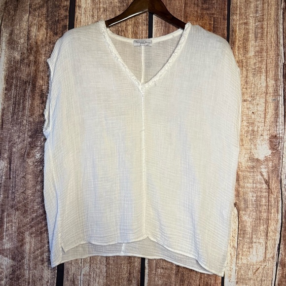 Elegant White sleeveless gauze top - Picture 1 of 9